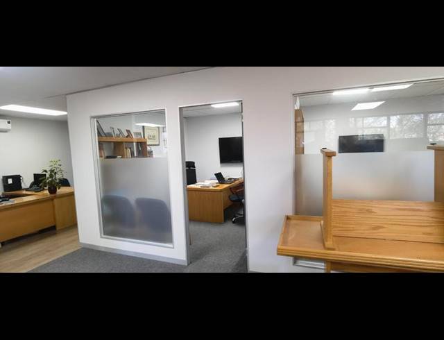 BUSINESS PROPERTY TO RENT IN LYNNWOOD GLEN